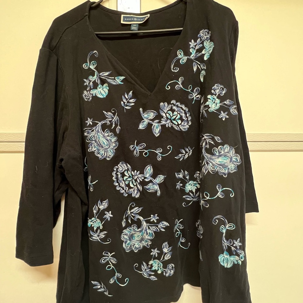 Women’s 3X top